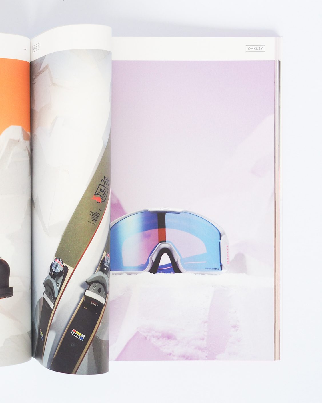 Strolz Katalog, Print Produkt und Jahreskatalog für das Modehaus Strolz in Lech am Arlberg. Kreative Still Life, Mode und Produktfotos inklusive Cretive Direction und Fotoproduktion.